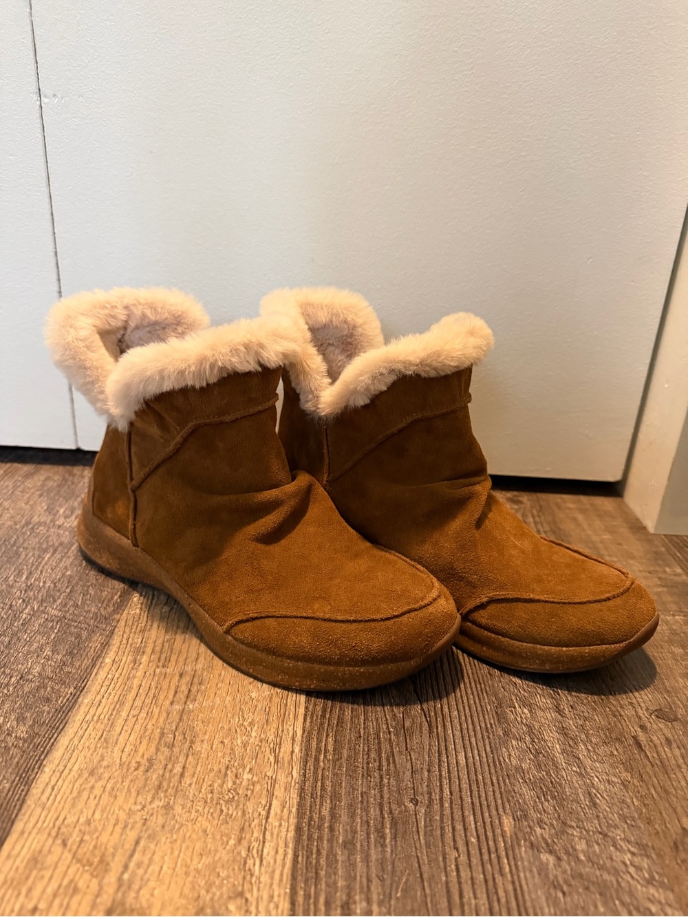Taos Footwear Chestnut Suede Faux-Fur Lined Ankle Slippers - Picture 4 of 4